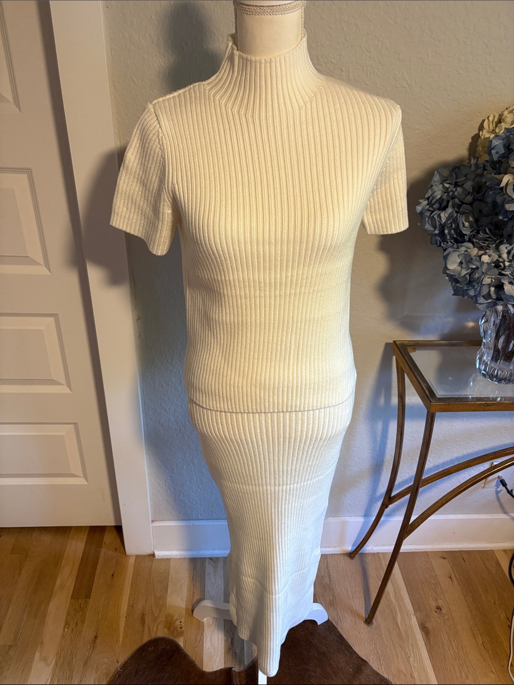 2PC Commense Ribbed Cream Knit Skirt and Sort sleeve turtle neck set